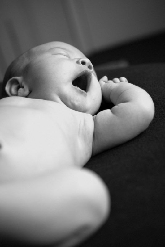 Black and white newborn photo of baby yawning | san diego newborn photography | www.babiesandbeauties.com