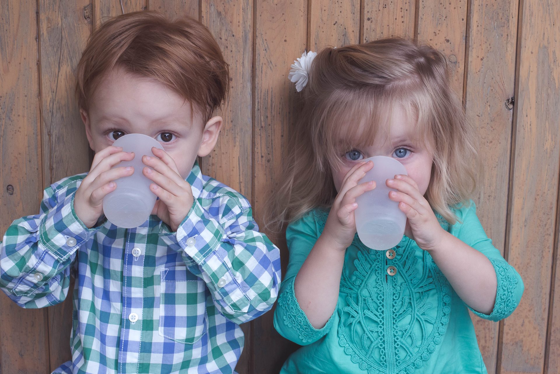 Two year old twins taking a drink | San Diego family photographer | Visit www.babiesandbeauties.com to learn more!